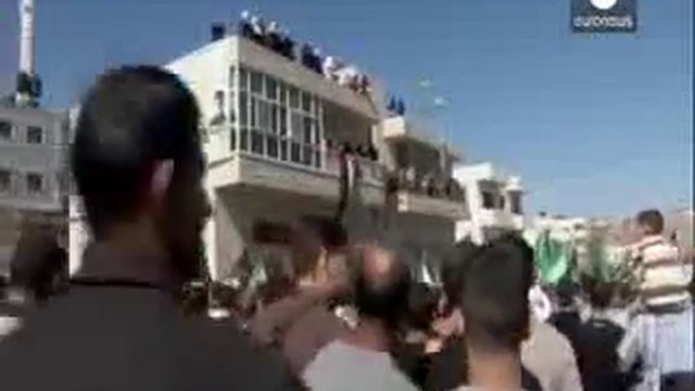Столкновения палестинцев и израильских сил безопасности продолжаются смотреть онлайн