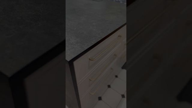 Кухня со столешницей из компакт плиты