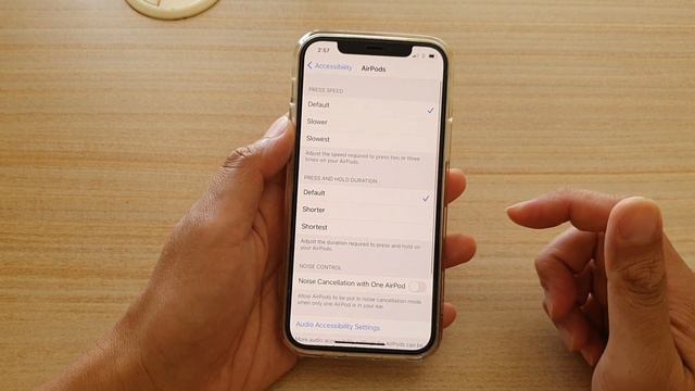 iPhone 12/12 Pro: How to Enable/Disable Noise Cancellation With One AirPod смотреть онлайн