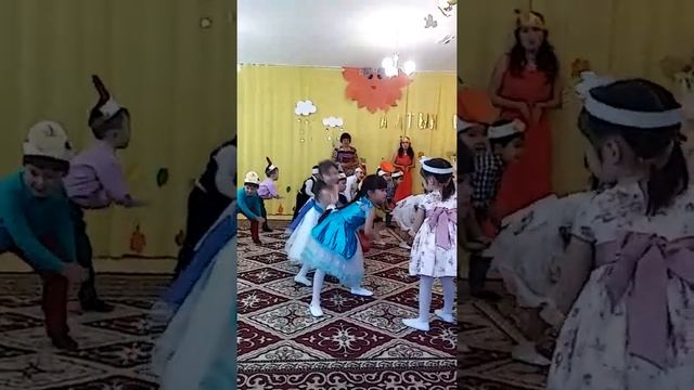 Аека танцует танец Африканцы смотреть онлайн