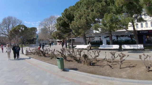 ЯЛТА 2022. Обстановка СЕГОДНЯ, реконструкция Советской площади. Как добраться до Крыма. смотреть онлайн