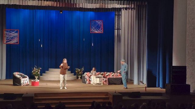 Фрагмент спектакля "Наплевать мне на Ваш миллион". Разговор про скрипку смотреть онлайн