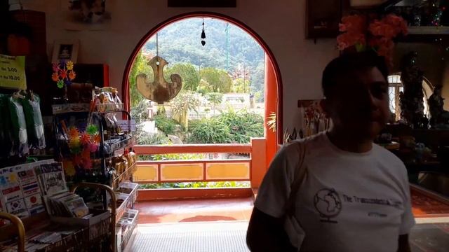 Foreigners Mersmerised By Kek Lok Si Temple In Penang.