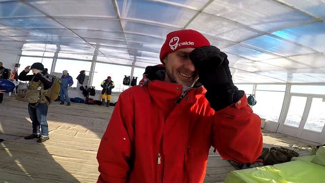 Прыгнул с парашютом. Чувак ограбил 30 банков. Саша придумал лого канала. Полетал в трубе