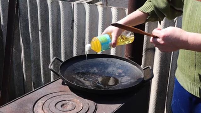 МУЖ ГОТОВИТ ЛАГМАН НА ДАЧЕ. РЕЦЕПТ ЛАГМАНА смотреть онлайн