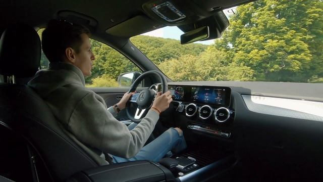 Kompaktný, praktický a úsporný! ? | Mercedes-Benz GLA 200d 4K TEST смотреть онлайн