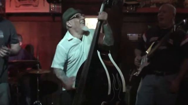 "Mr. Porter" cover at the Hyde Park Brewery 3/10/10 смотреть онлайн