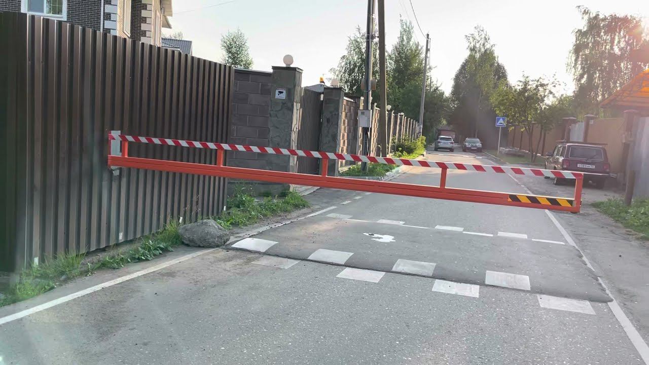 В Одинцово шлагбаумами перегородили улицу 1-я Советская смотреть онлайн