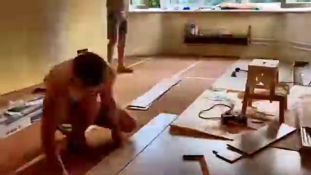 Укладка ламината. комната с эркером смотреть онлайн