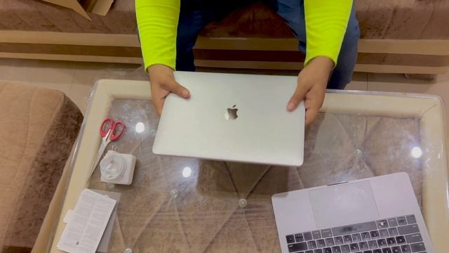 Unboxing Apple's MacBook Pro 13 | M1 vs Intel | Experience working with Apple products смотреть онлайн