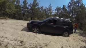 X-Trail Т30 - на пузе по песку.