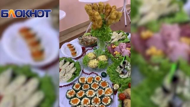 Кафе «Бонжур» знает как не стоять возле плиты в новогоднюю ночь смотреть онлайн