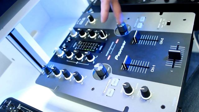 Pioneer DJM250 DJ Mixer Demo Tutorial by Jeremy (MD) of Get in the Mix смотреть онлайн