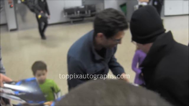 Michael Pitt - Signing Autographs at the 2014 Sundance Film Festival смотреть онлайн