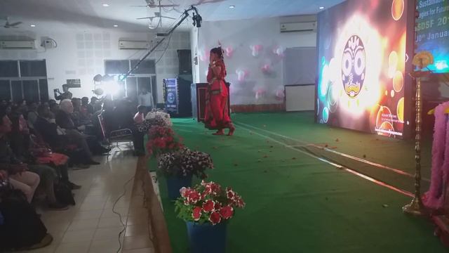 Odissi dance by Anwesweta, Narasingh Choudhury Autonomous college Jajpur on the occasion of Interna смотреть онлайн