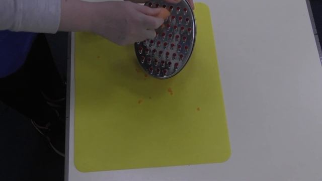 PHPS Cooking Skills - Using a box grater смотреть онлайн