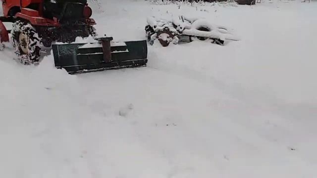 Уборка снега на минитракторе! смотреть онлайн