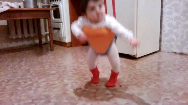 МАЛЕНЬКАЯ АРМЯНОЧКА МАРИАМ ТАНЦУЕТ АРМЯНСКИЙ ТАНЕЦ.. смотреть онлайн