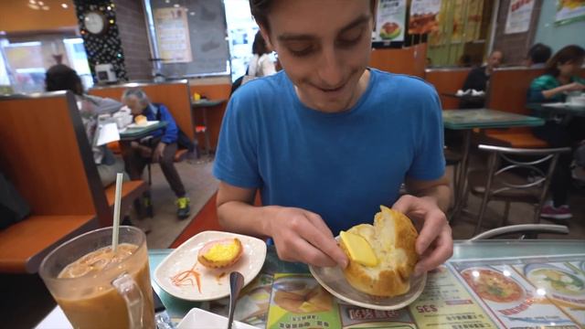 Trying HONG KONG FOOD! - Unique Breakfast Foods & Michelin Star Dinner 🍽 смотреть онлайн
