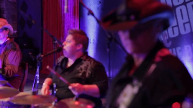Mama's Black Sheep covers "Dock of the Bay" by Otis Redding смотреть онлайн