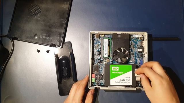 ZOTAC Z-Box BI325 Einrichten