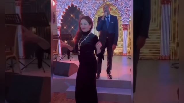 Красивая жена Игоря Крутого исполнила танец смотреть онлайн