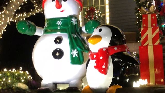 New York, Christmas Houses - Рождественские дома в Нью-Йорке смотреть онлайн