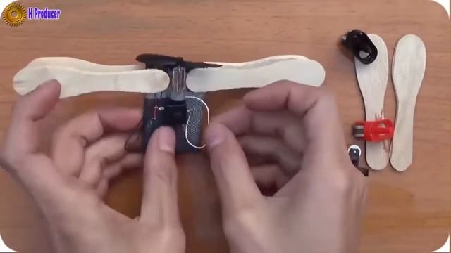 мини самолет на моторчику своими руками! смотреть все очень интересно