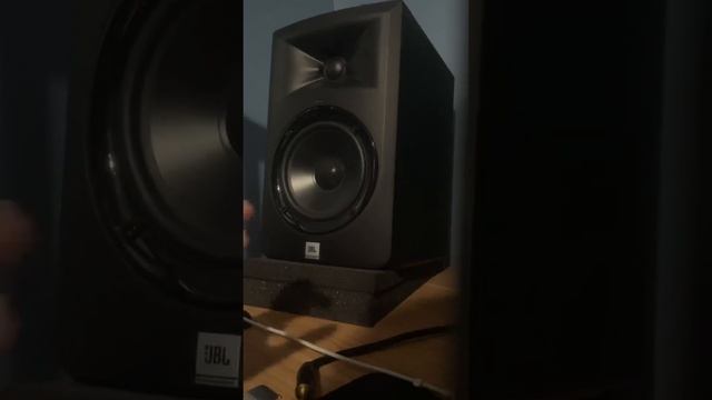 JBL LSR-305 Speaker Review смотреть онлайн