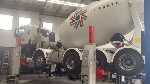 Kamion mikser za beton смотреть онлайн