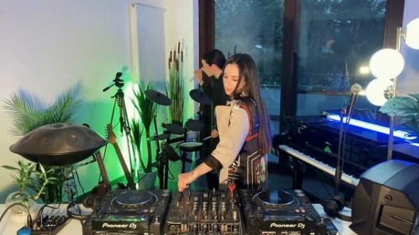 Giolì & Assia - #DiesisLounge @Episode01 [Handpan, Guitar, Piano] #stayhome