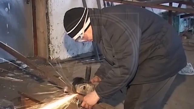 Безработные не спешат занимать вакансии по Дорожной карте, полагая, что там низкие зарплаты смотреть онлайн