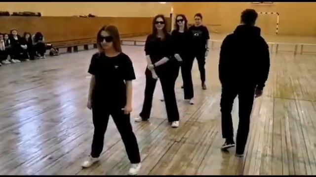 Футбольный флешмоб 10-11 кл. школа им. М.П. Марченко смотреть онлайн