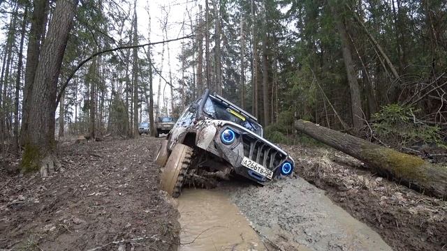 Как едет Нива за 50 тыс, против подготовленных внедорожников на жестком offroad? смотреть онлайн