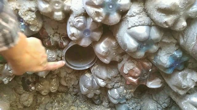 ЭКО проект ИЗ ПЭТ бутылок. Выгребная яма. ECO project made of PET bottles. Cesspool. смотреть онлайн
