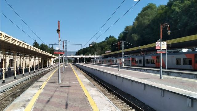 Как объявляют поезда на вокзале Кисловодска. смотреть онлайн