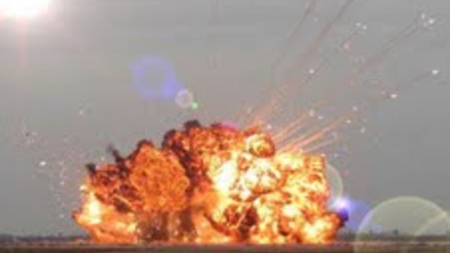 Что-то рвануло смотреть онлайн