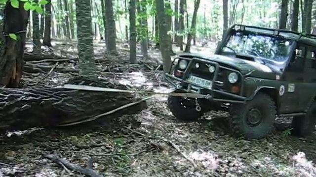 Уаз тащит огромное бревно смотреть онлайн