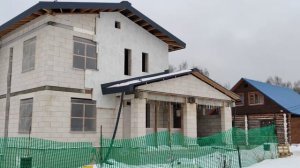 Примыкание кровли гаража к фасадам дома СФТК, помогли хозяину и кровельщикам сделать свою работу