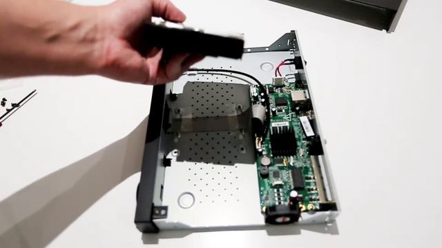 HIKVision HiWatch NVR-104M-A/4P Unboxing And Hard Drive Installation For Your CCTV
