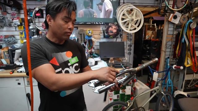 Shop Owner Claims He Has The Ultimate Rust Restoration Guide For Bikes! смотреть онлайн