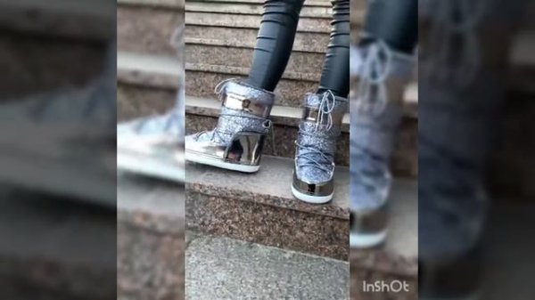 Женские луноходы Moon Boot серебряные лаковые на шнуровке