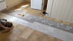 Ремонт детской комнаты в деревянном доме. часть 5-я. Плитка ПВХ на фанеру (Полы)