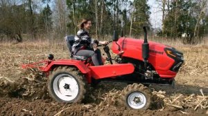 Девушка первый раз села за трактор! Rossel XT-20D Rro на пахоте.