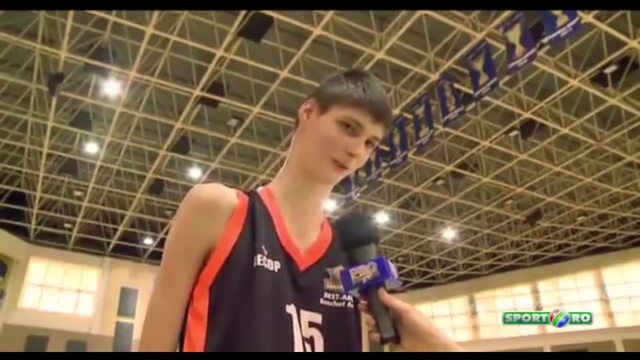 Кто он - самый высокий мальчик в Европе? смотреть онлайн