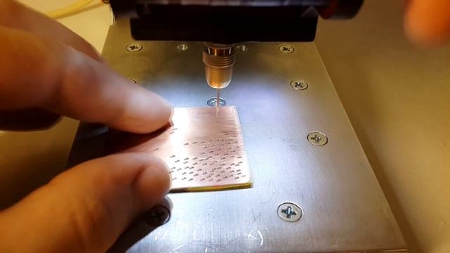 Необычный станок для сверления печатных плат. смотреть онлайн