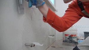 Шпаклевание за батареей.