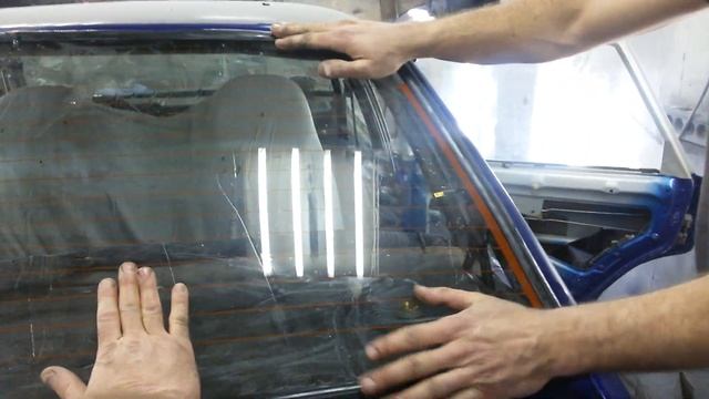 Ставим заднее стекло в автомобиль ВАЗ 21099 смотреть онлайн