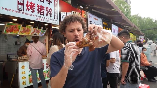Probando comida callejera en CHINA 2.0 | ¿Realmente comen PERRO? смотреть онлайн