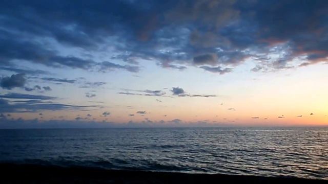 Встреча Олимпийского огня завтра, а сегодня... на закате у моря смотреть онлайн